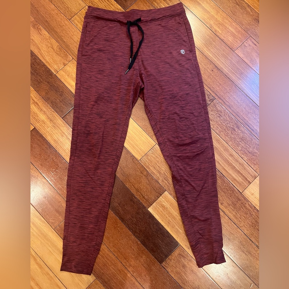 Born Primitive Women’s Rest Day Athleisure Jogger. Size small. Maroon.